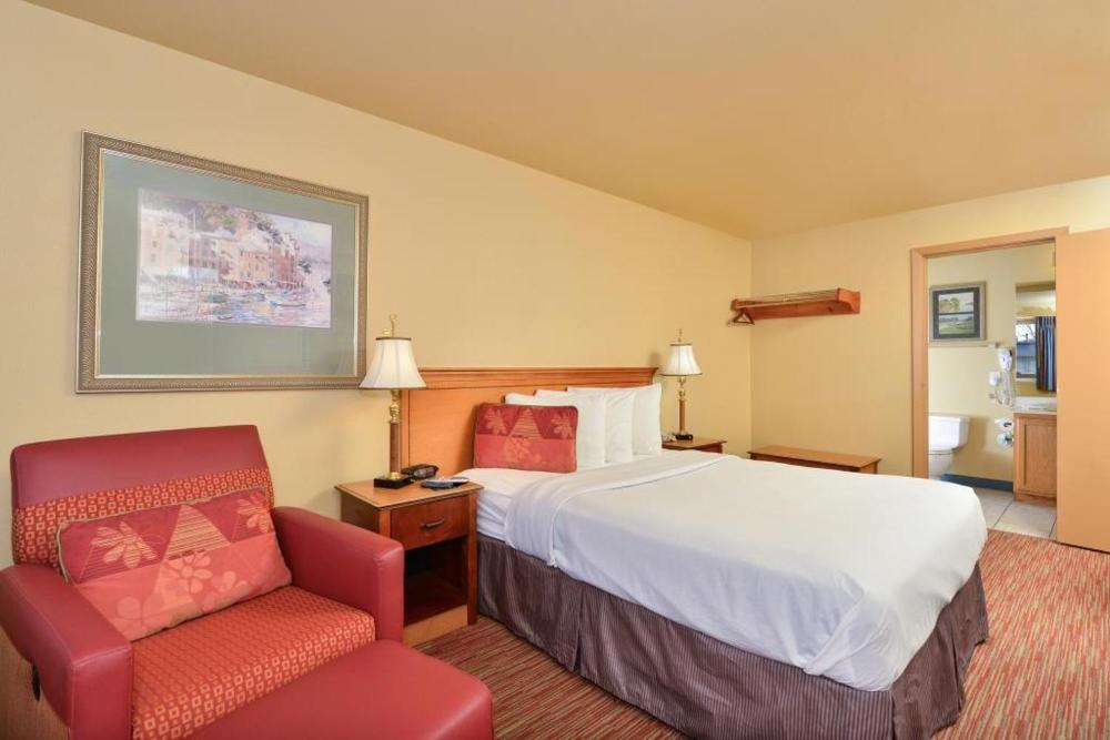Queen Room interior